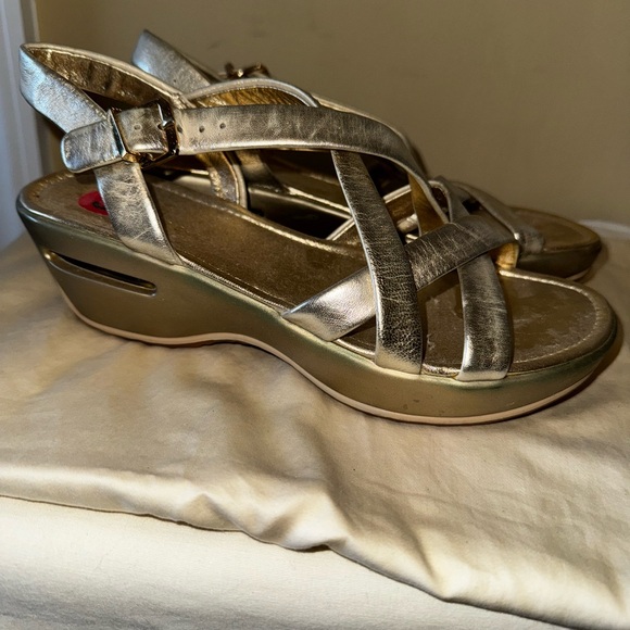 Women's Cole Haan Nike Air Regina Gold Strappy Sandals Sz 6 - Picture 5 of 7